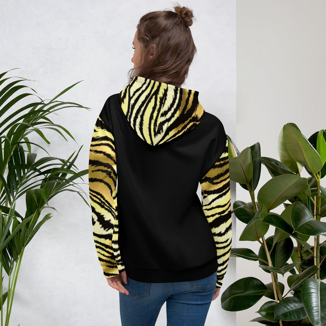 Yellow Jaguar Hoodie – Bold Jungle-Inspired Streetwear