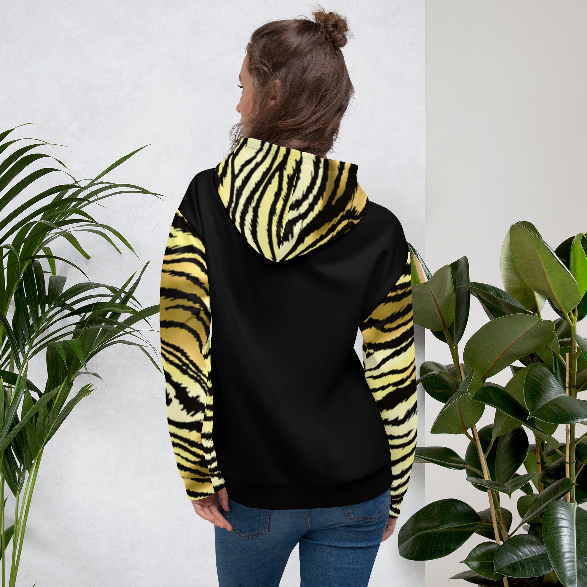 Yellow Jaguar Hoodie – Bold Jungle-Inspired Streetwear