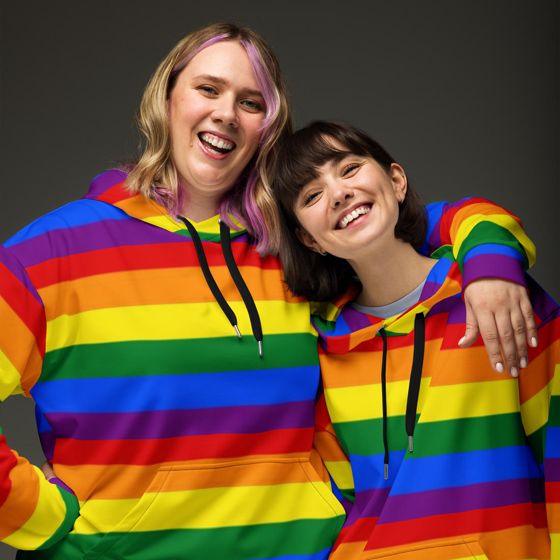 Bandeira do orgulho arco-íris LGBTQ+ com capuz