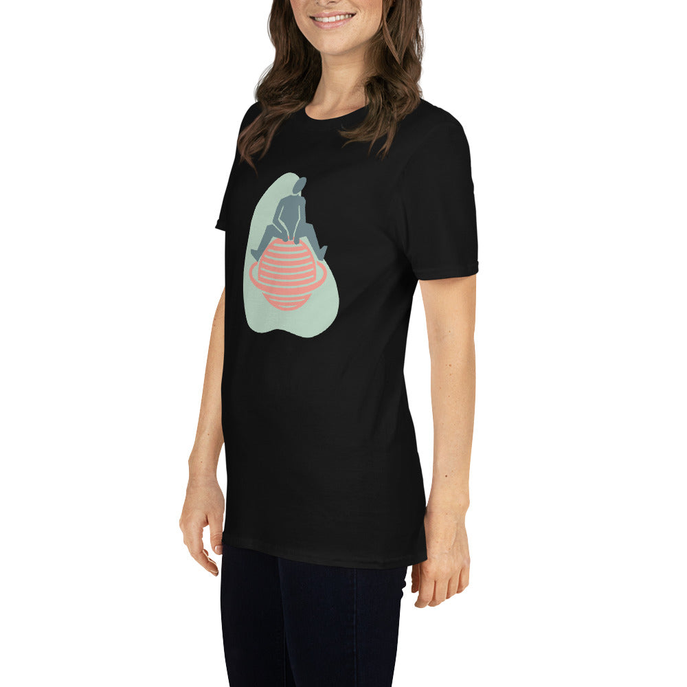 Camiseta Manga Curta Sentado no Planeta com um Anel