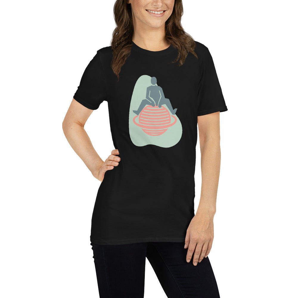 Camiseta Manga Curta Sentado no Planeta com um Anel