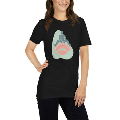 Camiseta Manga Curta Sentado no Planeta com um Anel