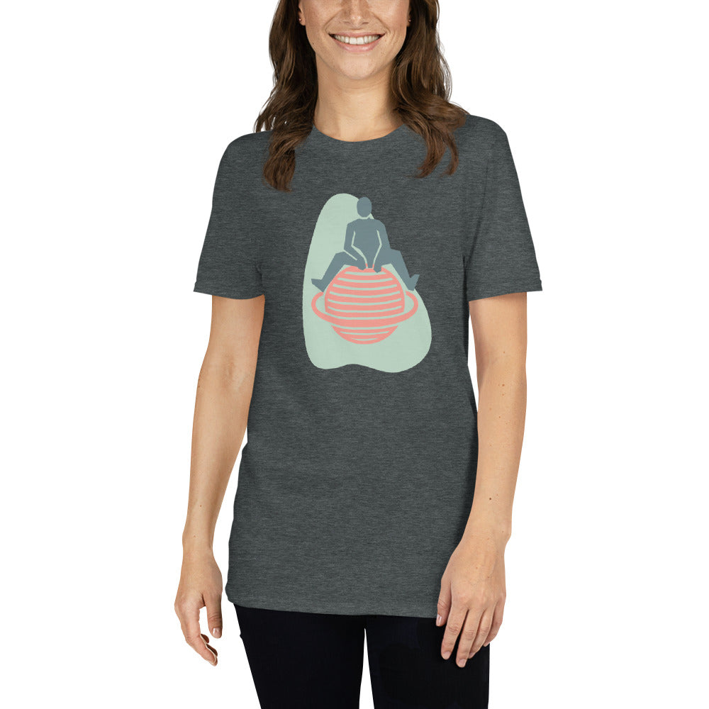 Camiseta Manga Curta Sentado no Planeta com um Anel