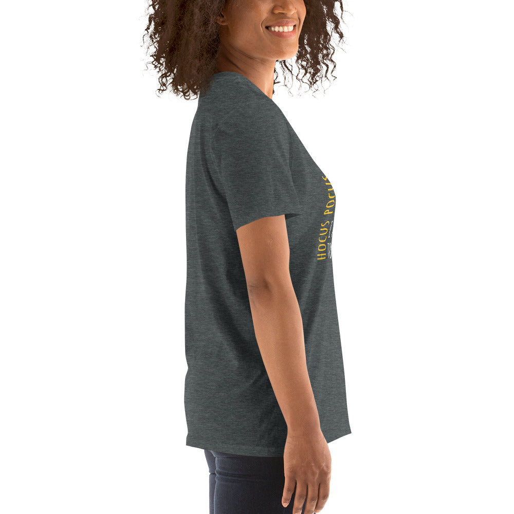 Camiseta de manga curta Preciso de café para focar