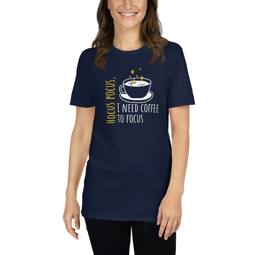 Camiseta de manga curta Preciso de café para focar
