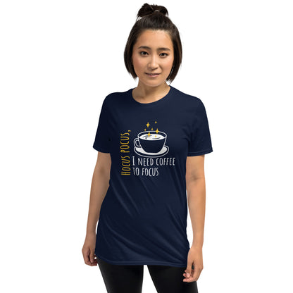 Camiseta de manga curta Preciso de café para focar