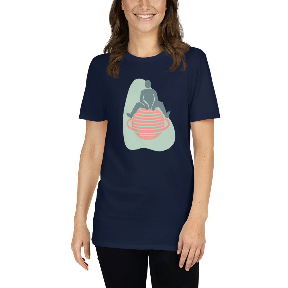 Camiseta Manga Curta Sentado no Planeta com um Anel