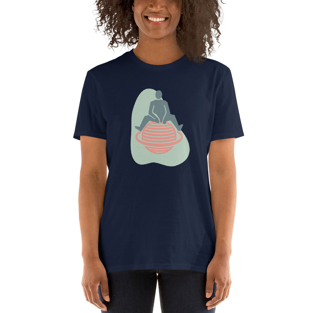 Camiseta Manga Curta Sentado no Planeta com um Anel