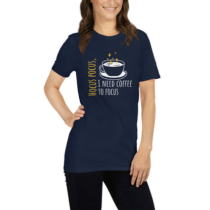Camiseta de manga curta Preciso de café para focar