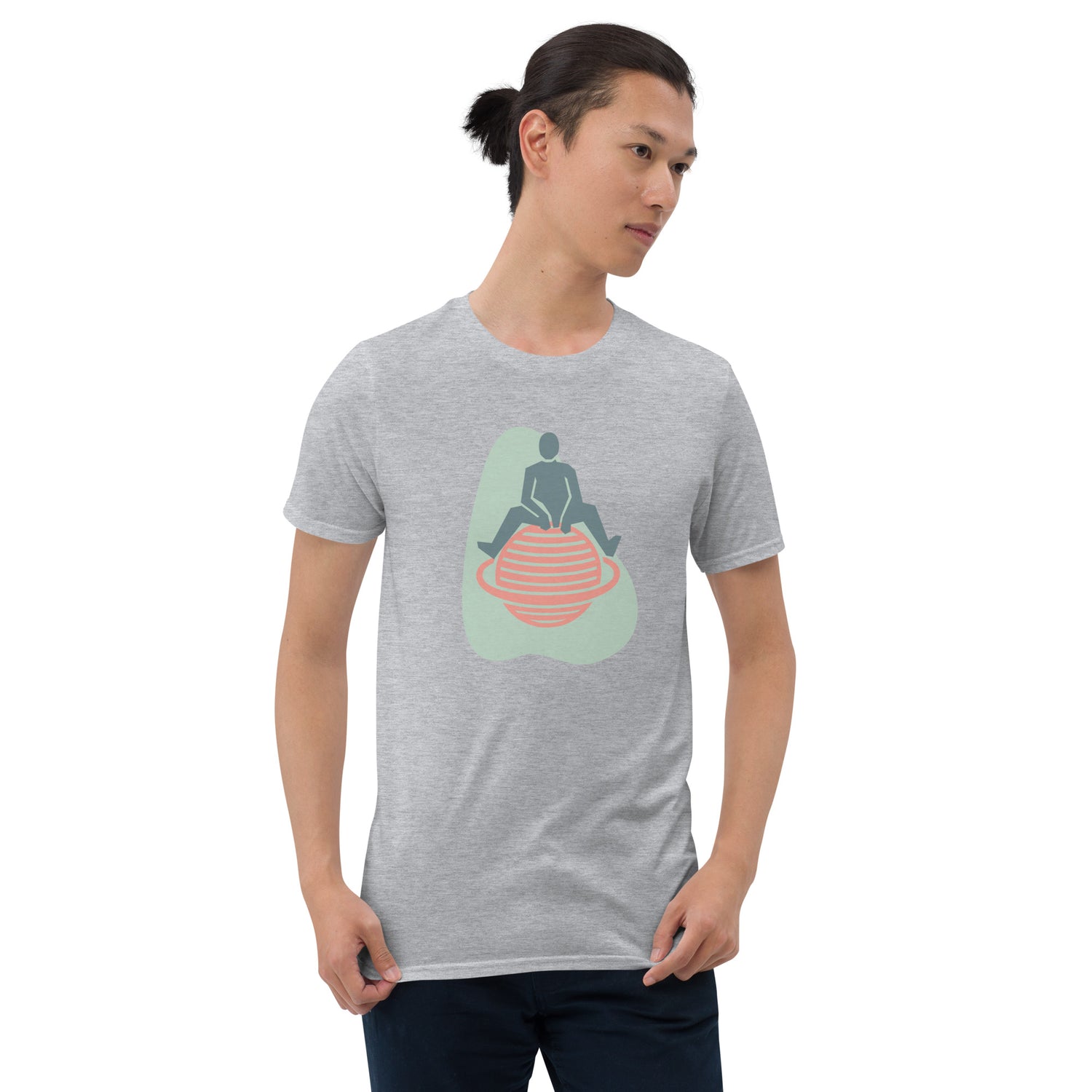 Camiseta Manga Curta Sentado no Planeta com um Anel