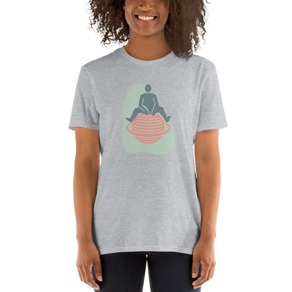 Camiseta Manga Curta Sentado no Planeta com um Anel