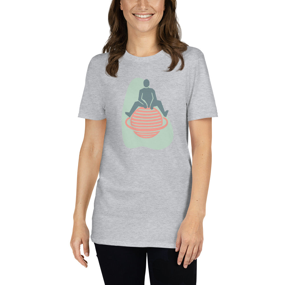 Camiseta Manga Curta Sentado no Planeta com um Anel