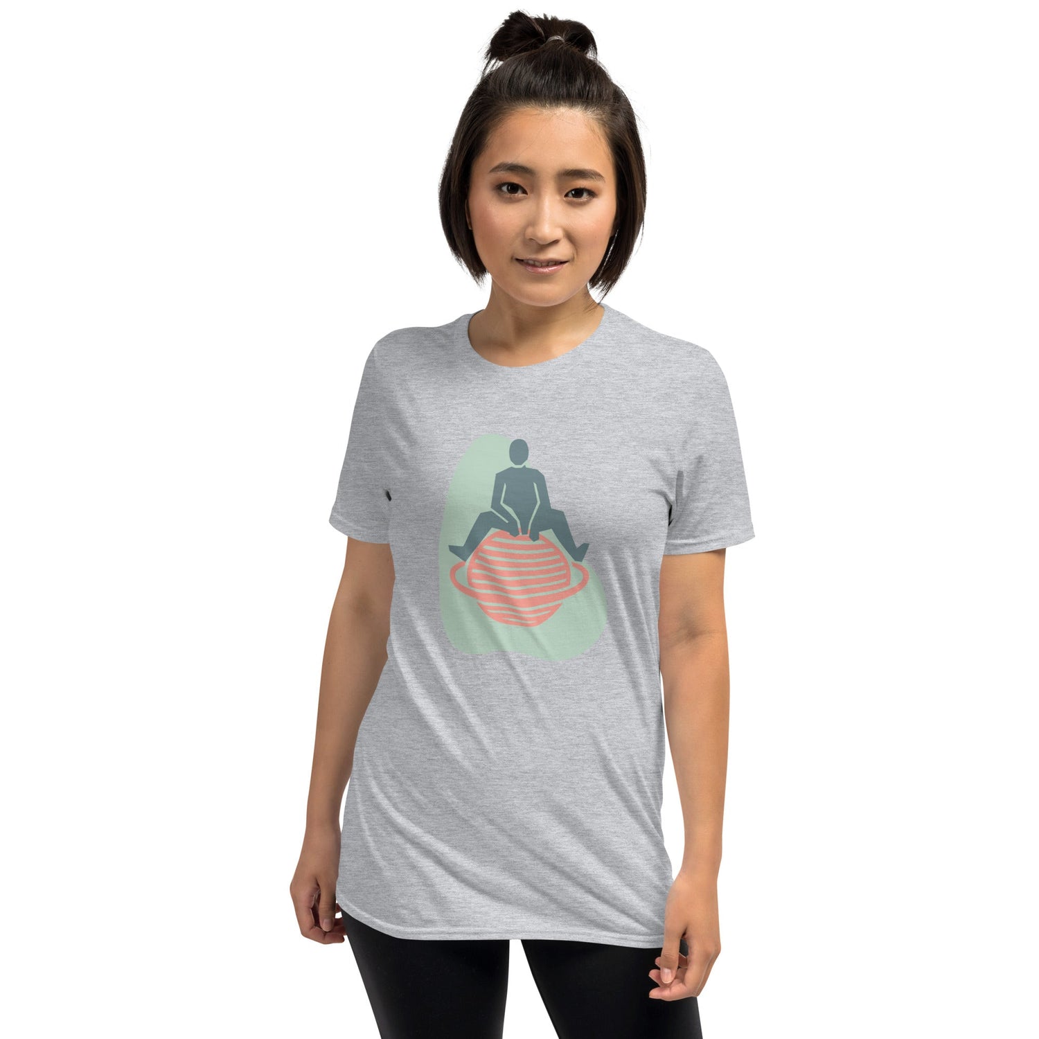 Camiseta Manga Curta Sentado no Planeta com um Anel