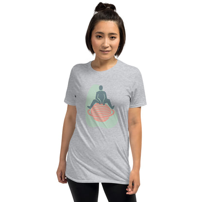 Camiseta Manga Curta Sentado no Planeta com um Anel