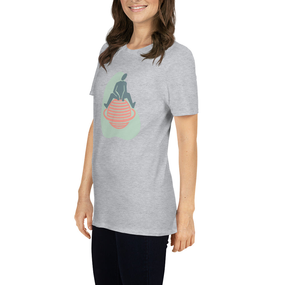 Camiseta Manga Curta Sentado no Planeta com um Anel