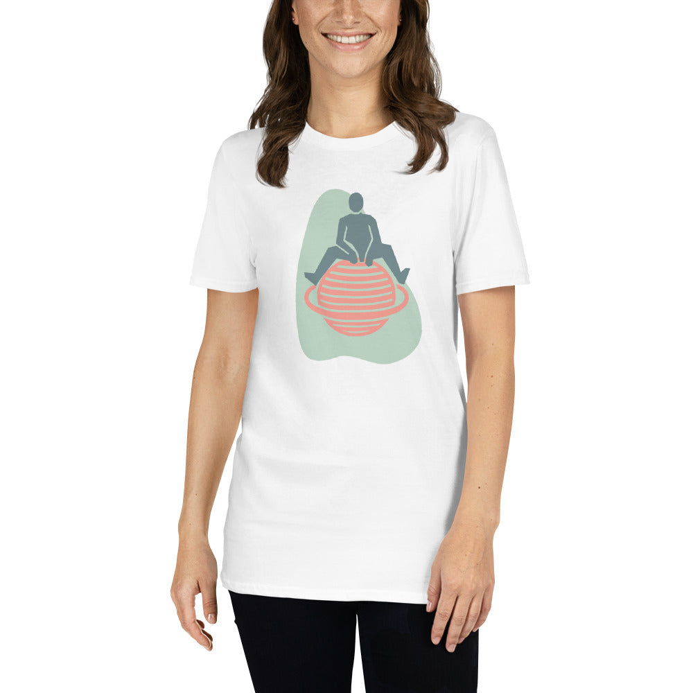 Camiseta Manga Curta Sentado no Planeta com um Anel