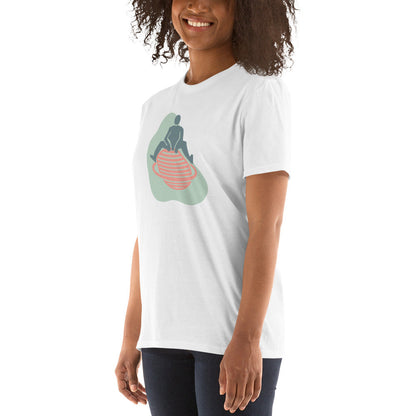 Camiseta Manga Curta Sentado no Planeta com um Anel